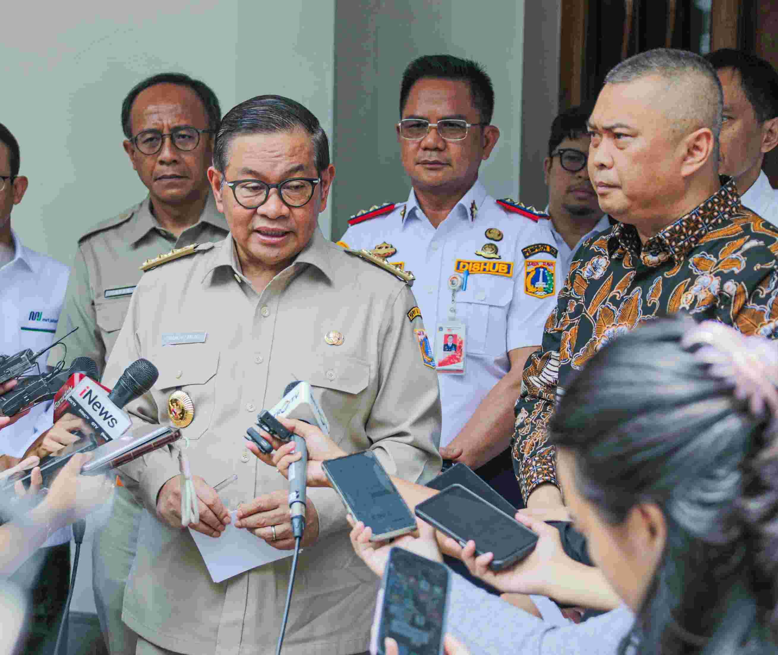 Mikrotrans JAK41 Tak Beroperasi Imbas Dihadang Sopir Angkot M02, Gubernur Pramono Minta Dishub DKI Selesaikan Masalahnya