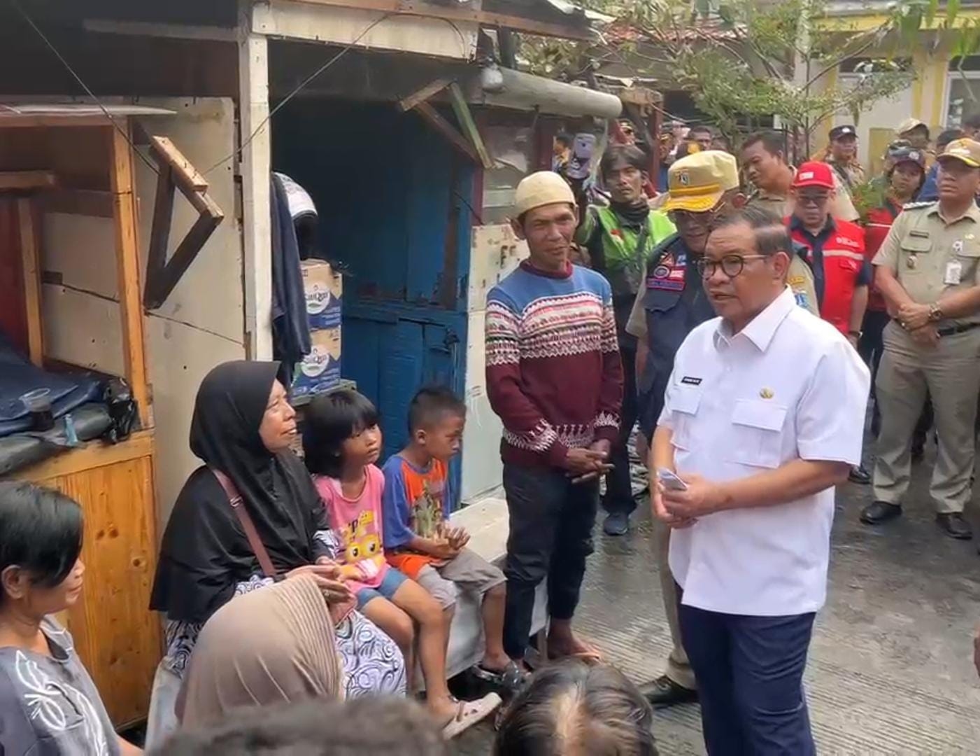 Tinjau Lokasi Kebakaran Tamansari Jakarta Barat, Gubernur Pramono Janji Bantu Tangani Rumah yang Terdampak