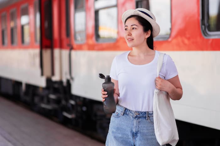 Cara Traveling Hemat Tanpa Kantong Bolong, Coba 13 Kereta Api Bersubsidi Ini!