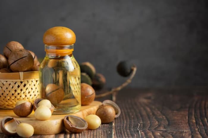 7 Keajaiban Minyak Kemiri, Si Kecil yang Kaya Manfaat Besar yang Perlu Kamu Tahu