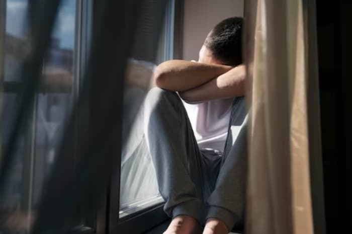 8 Ciri Kamu “Introvert Banget”, Bukan Antisosial, Hanya Butuh Waktu Sendiri untuk Isi Energi