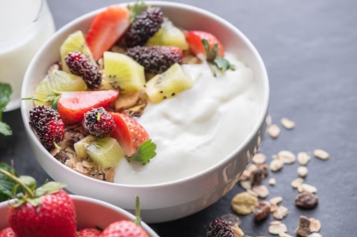 Bukan Hanya Lezat, Yoghurt Ternyata Punya 5 Manfaat Luar Biasa untuk Kesehatan