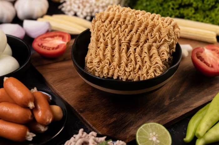 Enak tapi Berisiko, Hindari 5 Kombinasi Mi Instan dengan Makanan dan Minuman Berikut ini