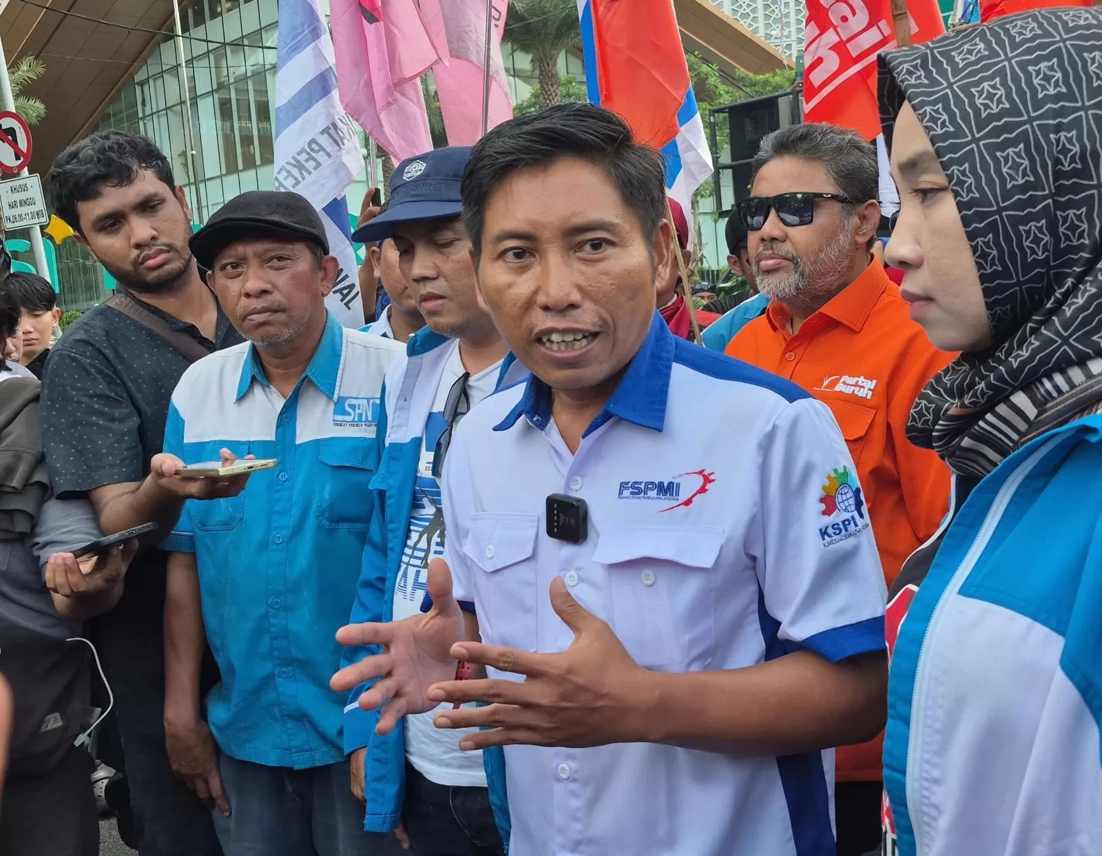 Buruh Protes UMSK Jabar dan UMP DKI 2026, Wamensesneg dan Wamenaker Bakal Panggil Pramono dan KDM