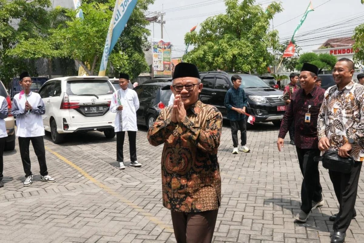 Tingkatkan Mutu Pendidik, Kemendikdasmen Siapkan Beasiswa S1 untuk 150.000 Guru di 2026