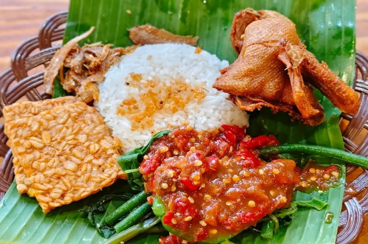 Kenapa Disebut Nasi Tempong? Jejak Nama Kuliner khas Banyuwangi yang Pedas Nampol
