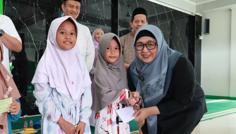 Serahkan Santunan untuk 115 Anak Yatim di Pagedangan, Wabup Tangerang: Ramadhan Mengajarkan Kita untuk Lebih Peka Terhadap Sesama