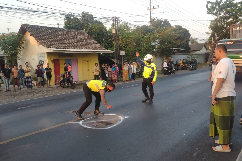 Kecelakaan Maut, Anggota Satpol PP Bogor Tewas Tabrak Truk Parkir di Dramaga